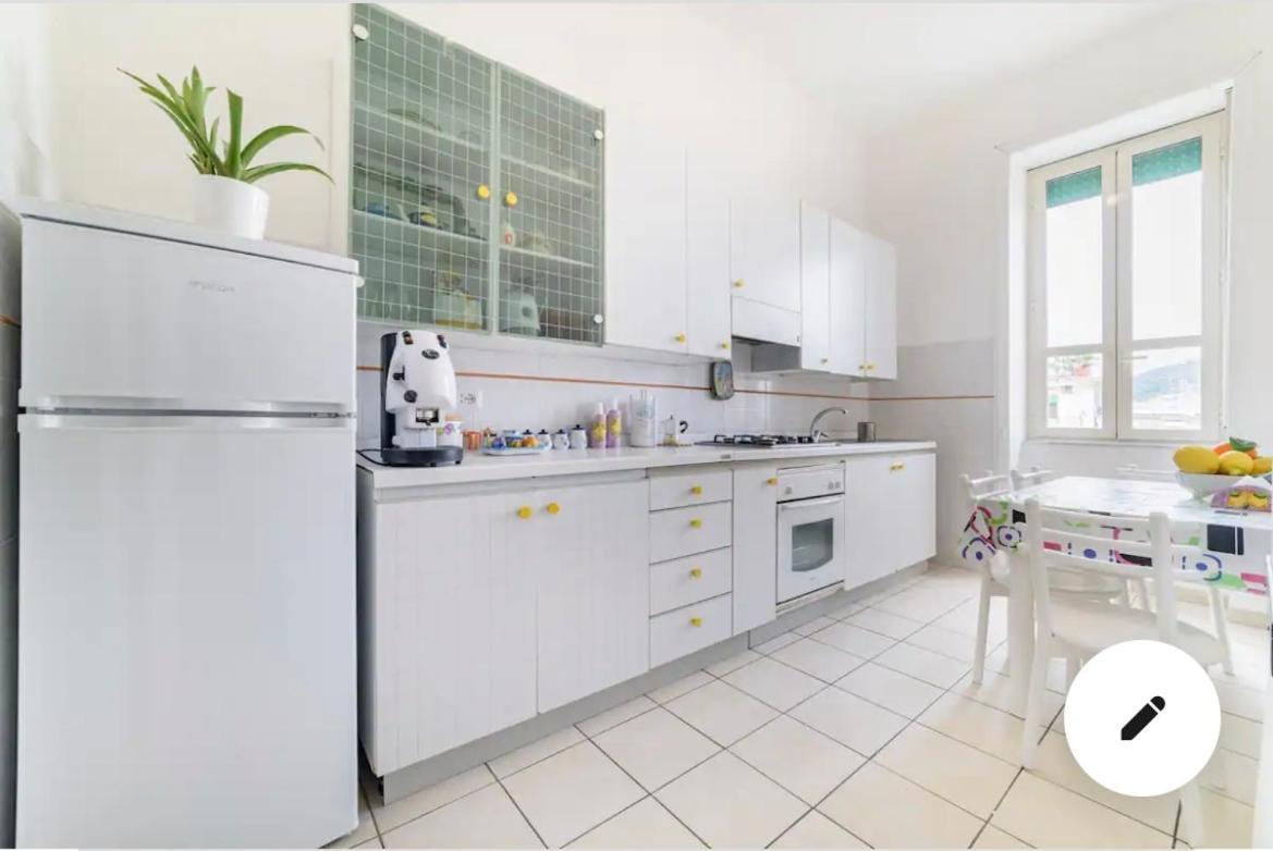 Casa Vacanze Sunshine Salerno Ngoại thất bức ảnh