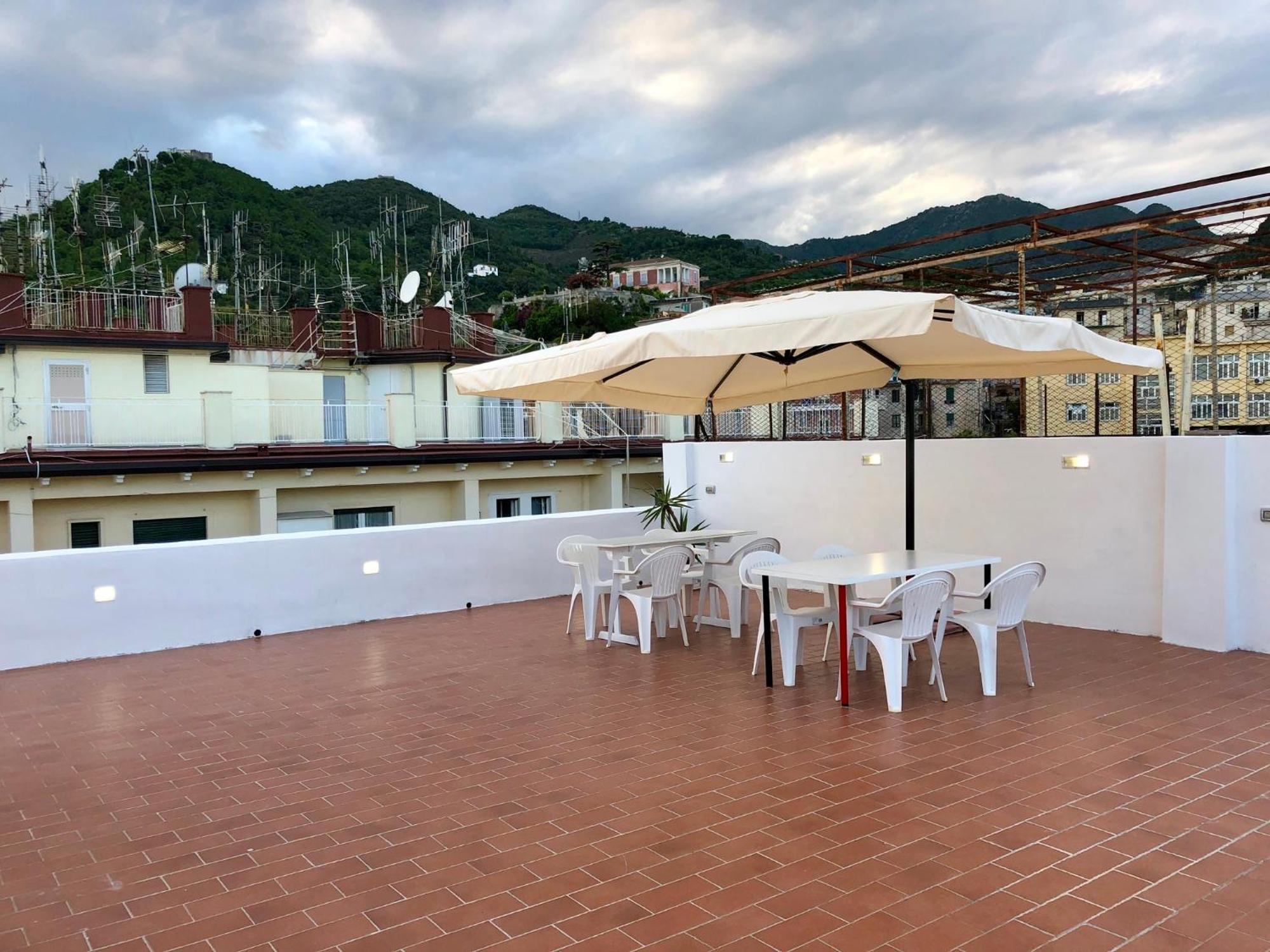 Casa Vacanze Sunshine Salerno Ngoại thất bức ảnh