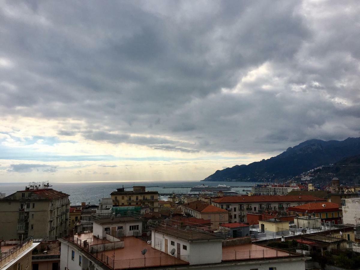 Casa Vacanze Sunshine Salerno Ngoại thất bức ảnh